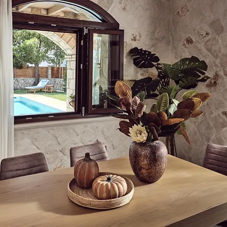 וילה Casa Di Pietra, A Private Retreat With Heated Pool, By Thinkvilla Gaitani