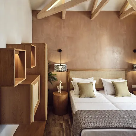 Casa Di Pietra, A Private Retreat With Heated Pool, By Thinkvilla וילה